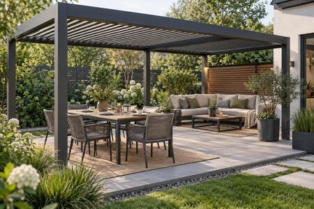 To brukssoner under én pergola: spiseplass og lounge