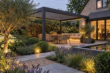 Skap et hagerom med pergola som midtpunkt