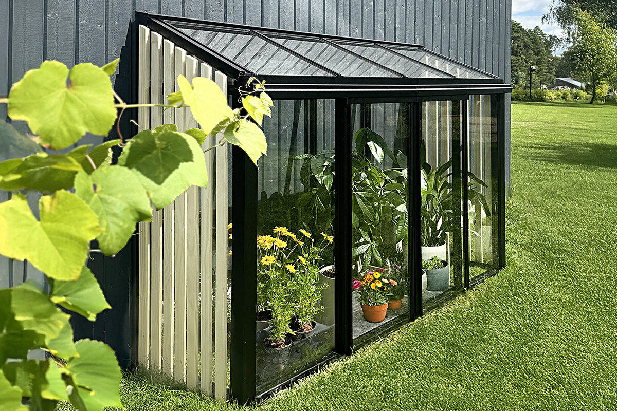 Aluminium Mini Veggdrivhus med Accoya | Premiumvinduer