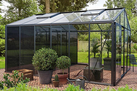 Aluminium drivhus med innebygd lager | PremiumVinduer