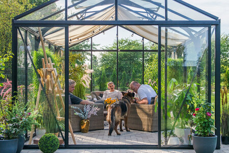 Kjøpe drivhus riktig | Unngå feil og få verdi i tiår – PremiumVinduer